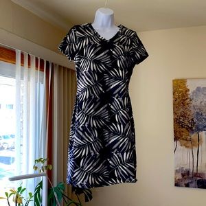 Old navy Hawaiian print t-shirt dress.